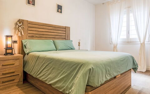 Valencia: Appartamento, Balcone, Ricorrere, Eco Hotel, Shade, Sedia, Condominio, Hotel, Mobili Da Esterno