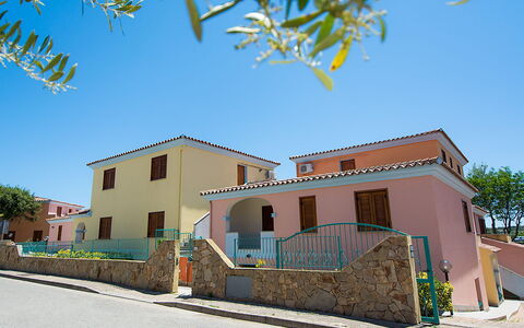 Violet Residence In Orosei: Parete, Costruzione, Finestra, Zona Residenziale, Facciata, Casa, Architettura, Quartiere, Cittadina, Casa