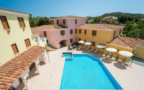Violet Residence In Orosei: Piscina, Ricorrere, Insediamento Umano, Mobili Da Esterno, Hotel, Estate, Villa, Hacienda, Resort Citta ', Terme