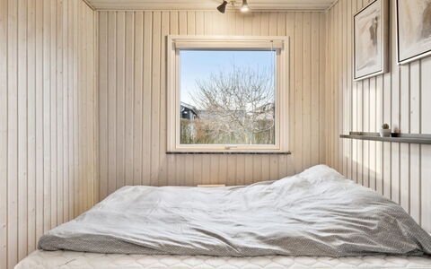 Nantje - 300M from the Sea: Camera Da Letto, Legna, Letto, Lenzuolo, Pavimento, Interior Design, Pavimentazione, Soffitto, Bedding, Biancheria
