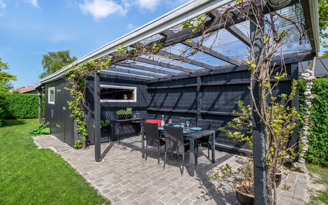 Nantje - 300M from the Sea: Shade, Giardino, Struttura Esterna, Pergola, Cortile, Terrazza, Edifici Giardino, Cortile, Tenda, Landscaping
