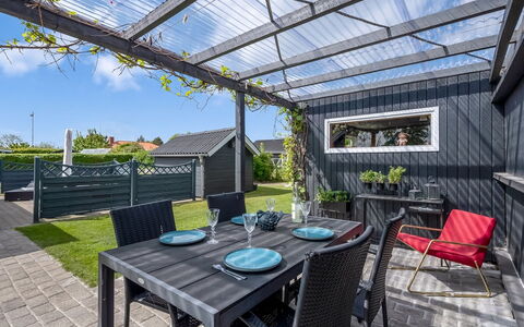 Nantje - 300M from the Sea: Materiale Composito, Shade, Deck, Giardino, Terrazza, Struttura Esterna, Tenda, Cortile, Mobili Da Esterno, Landscaping