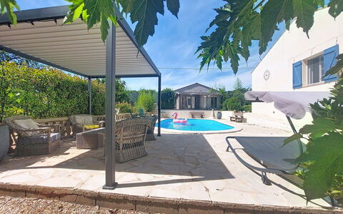 Villa Esterel: Mobilia, Mobili Da Esterno, Shade, Sedia, Materiale Composito, Piscina, Struttura Esterna, Terrazza, Flagstone, Pergola