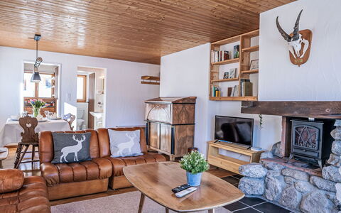 Chesa Primula: Mobilia, Interior Design, Legna, Soffitto, Soggiorno, Camera, Pavimentazione, Divano, Pavimento, Casa