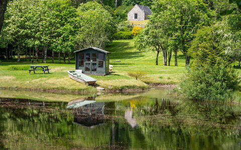 The Romantic Bothy: Acqua, Albero, Erba, Corpo D'Acqua, Verde, Natura, Ambiente Naturale, Paesaggio Naturale, Vegetazione