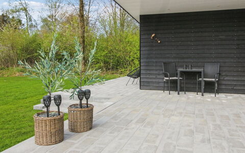 Solvejg - 30Km from the Sea: Pavimentazione, Pavimento, Materiale Composito, Flagstone, Piastrella, Mobili Da Esterno, Calcestruzzo, Plank, Deck
