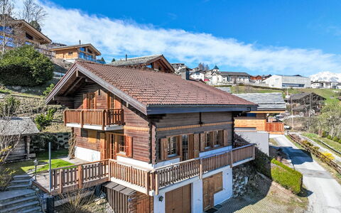 Nendaz 747: Casa, Tetto, Casa, Villetta, Area Rurale, Villaggio, Pendenza, Balcone, Portico, Raccordo