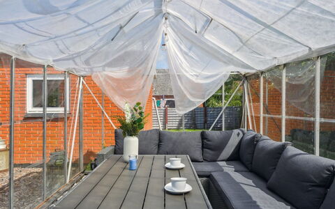 Deljan - 200M from the Sea: Tetto, Casa, Casa, Villetta, Porta, Raccordo, Deck, Portico, Plank, Latifoglie