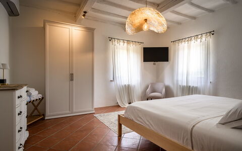 Montaione Country House Amarrante, Pool, Ac: Letto, Camera Da Letto, Mobilia, Interior Design, Lenzuolo, Legna, Pavimento, Bedding, Pavimentazione, Soffitto