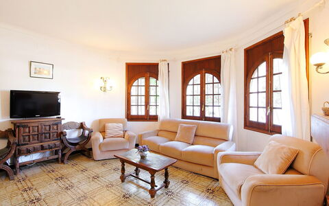 Les 4 Saisons: Soggiorno, Camera, Mobilia, Proprietà, Interior Design, Pavimento, Costruzione, Tavolino Da Caffè, Tavolo, Casa
