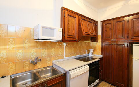 Les 4 Saisons: Controsoffitto, Cabinetry, Camera, Proprietà, Cucina, Mobilia, Lavello, Interior Design, Costruzione, Immobiliare