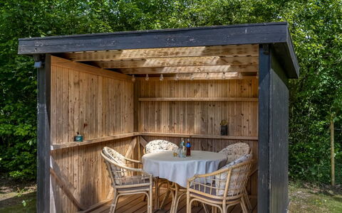 Reino - 30Km from the Sea: Casa, Villetta, Portico, Latifoglie, Raccordo, Deck, Shade, Plank, Estate, Edifici Giardino