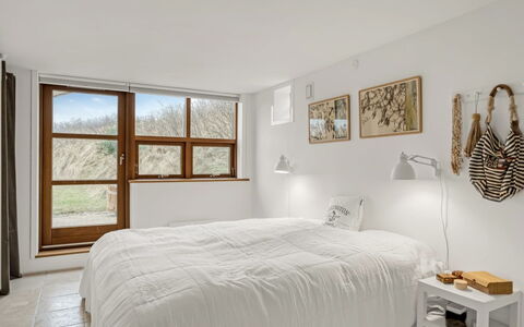 Bjerund - 300M from the Sea: Letto, Mobilia, Interior Design, Camera Da Letto, Parete, Legna, Bedding, Soffitto, Lenzuolo, Pavimentazione