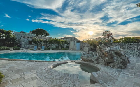 Masseria Capasa: Flagstone, Giochi D'Acqua, Piastrella, Landscaping, Piscina, Fontana