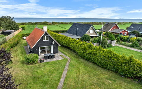 Næwe - 100M from the Sea: Mobilia, Interior Design, Pavimentazione, Pavimento, Soffitto, Camera, Sedia, Tavolo, Appartamento, Cucina & Sala Da Pranzo Tavolo