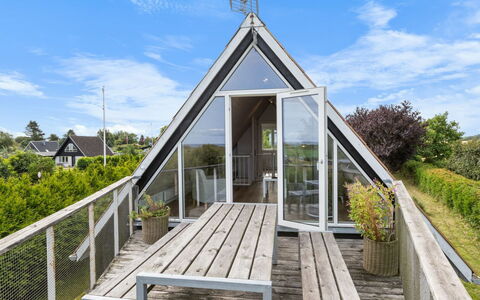 Næwe - 100M from the Sea: Mobilia, Interior Design, Pavimentazione, Pavimento, Soffitto, Camera, Sedia, Tavolo, Appartamento, Cucina & Sala Da Pranzo Tavolo