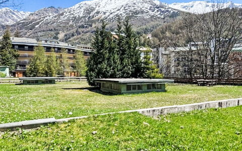 Madeski Apartment: Collina, Catena Montuosa, Hill Station, Appartamento, Alpi, Valle, Cresta, Vertice, Paesino Di Montagna, Massiccio