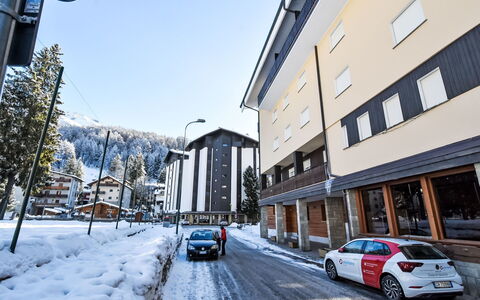 Madesimo 629: Costruzione, Inverno, Congelamento, Pendenza, Neve, Paesino Di Montagna