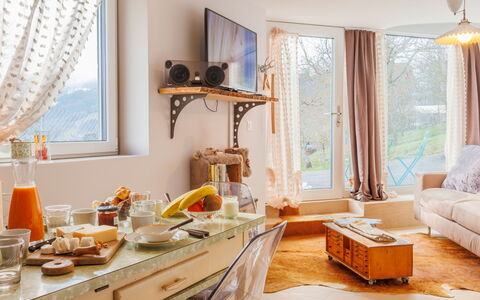 Collombey-Muraz 100: Mobilia, Interior Design, Camera, Legna, Illuminazione, Pavimentazione, Casa, Pavimento, Tessile, Soffitto