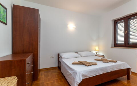 Robert: Interior Design, Pavimento, Pavimentazione, Soffitto, Camera Da Letto, Letto, Telaio Del Letto, Camera, Appartamento, Latifoglie