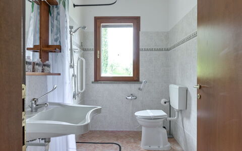 Il Cipresso: Idraulico Fixture, Interior Design, Pavimentazione, Pavimento, Bagno, Rubinetto, Idraulico, Lavello, Lavandino Del Bagno, Gabinetto