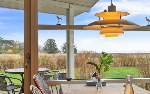Hjalmine - 225M from the Sea: Vegetazione, Arbusto, Primavera, Villetta, Giardino, Shade, Backyard, Cortile, Sedia