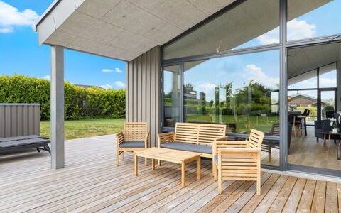 Tydkil - 250M from the Sea: Legna, Lotto, Portico, Materiale Composito, Shade, Deck, Plank, Latifoglie, Color Legno, Terrazza