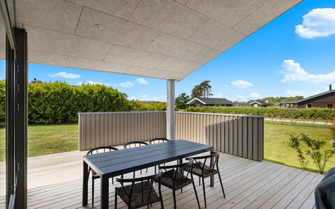 Tydkil - 250M from the Sea: Legna, Pavimentazione, Pavimento, Materiale Composito, Shade, Deck, Portico, Latifoglie, Plank, Pavimento In Legno