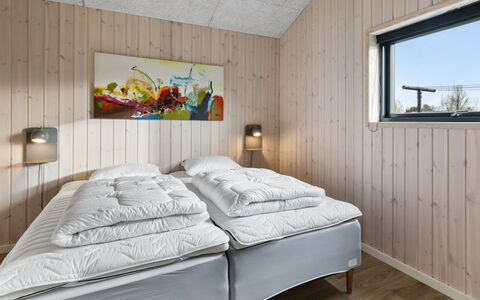 Tydkil - 250M from the Sea: Legna, Camera Da Letto, Letto, Lenzuolo, Bedding, Telaio Del Letto, Congelamento, Soffitto, Latifoglie, Neve