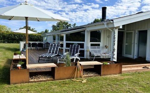 Sofus - 275M from the Sea: Legna, Portico, Mobilia, Casa, Shade, Tetto, Deck, Mobili Da Esterno, Sedia, Villetta