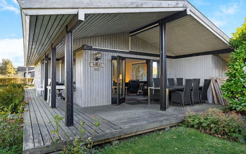Kajsa - 250M from the Sea: Legna, Portico, Architettura, Casa, Tetto, Casa, Porta, Materiale Composito, Raccordo, Deck