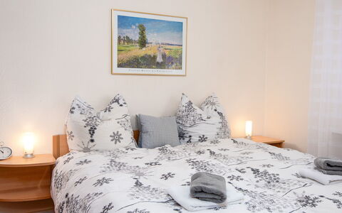 Burdzik: Letto, Mobilia, Interior Design, Bedding, Camera Da Letto, Lenzuolo, Parete, Pavimento, Pavimentazione, Camera