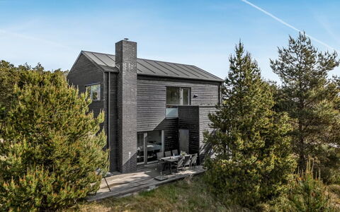 Hunding - 2.5Km from the Sea: 
