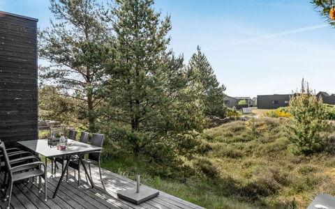 Hunding - 2.5Km from the Sea: 