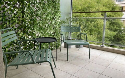 Le Crystal a: Verde, Mobili Da Esterno, Shade, Sedia, Backyard, Balcone, Bracciolo, Recinzione