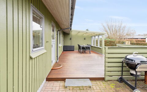 Severine - 650M from the Sea: Tetto, Casa, Casa, Villetta, Porta, Raccordo, Deck, Portico, Plank, Latifoglie