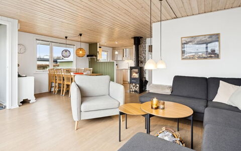 Severine - 650M from the Sea: Tetto, Casa, Casa, Villetta, Porta, Raccordo, Deck, Portico, Plank, Latifoglie