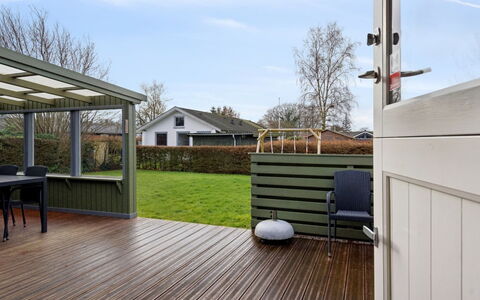 Severine - 650M from the Sea: Tetto, Casa, Casa, Villetta, Porta, Raccordo, Deck, Portico, Plank, Latifoglie