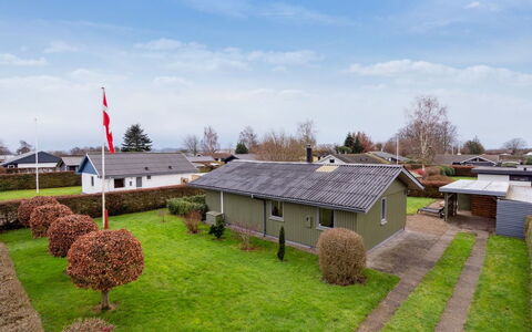 Severine - 650M from the Sea: Tetto, Casa, Casa, Villetta, Porta, Raccordo, Deck, Portico, Plank, Latifoglie