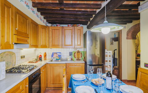 Souvenir: Mobilia, Interior Design, Legna, Pavimentazione, Soffitto, Camera, Pavimento, Controsoffitto, Cucina, Tavolo