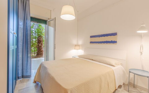 Villa Asami: Interior Design, Pavimento, Pavimentazione, Soffitto, Camera, Appartamento, Camera Da Letto, Letto, Finestra Trattamento, Bedding