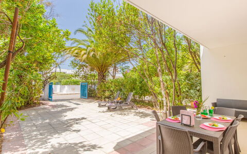 Villa Asami: Shade, Giardino, Landscaping, Eco Hotel, Tropici, Mobili Da Esterno, Ricorrere, Passerella