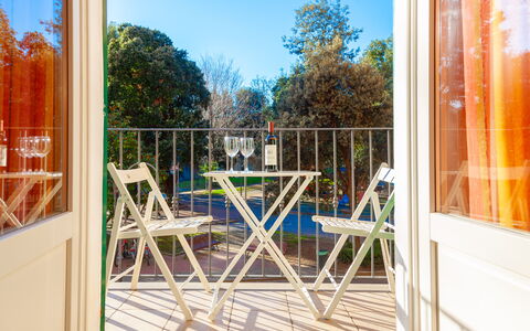 Ca Du Checcu: Legna, Mobilia, Sedia, Portico, Mobili Da Esterno, Color Legno, Balcone, Deck, Cucina & Sala Da Pranzo Tavolo, Eco Hotel