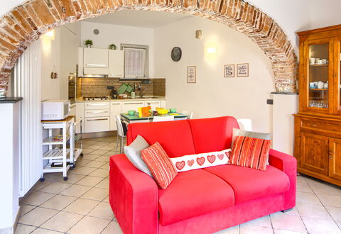 Ca Du Checcu: Mobilia, Interior Design, Parete, Divano, Pavimentazione, Soffitto, Camera, Tavolo, Pavimento, Soggiorno