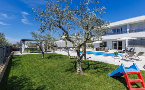 Storija: Piscina, Ricorrere, Estate, Shade, Landscaping, Eco Hotel, Villa, Hotel, Cortile