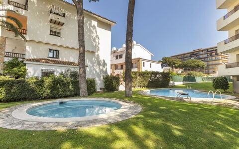 Poble Amarres Ii: Casa, Appartamento, Balcone, Condominio, Estate, Hotel, Villa, Ricorrere, Cortile, Hacienda