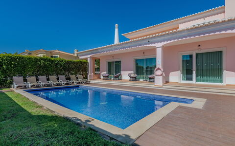 V8 Bastos - Vip Properties: 