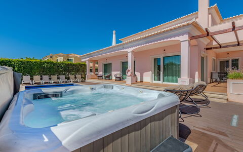 V8 Bastos - Vip Properties: 