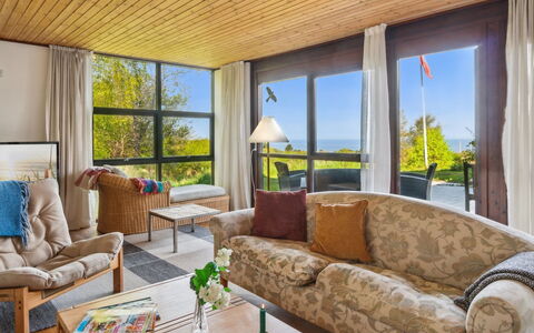 Brodde - 550M from the Sea: Blu, Arbusto, Villetta, Groundcover, Giardino, Estate, Shade, Landscaping, Agriturismo, Eco Hotel