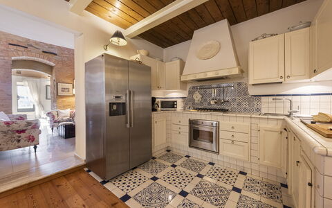 Villa Zambra: Cucina, Pavimentazione, Interior Design, Pavimento, Controsoffitto, Elettrodomestico Da Cucina, Mobilia, Apparecchio Major, Legna, Cabinetry